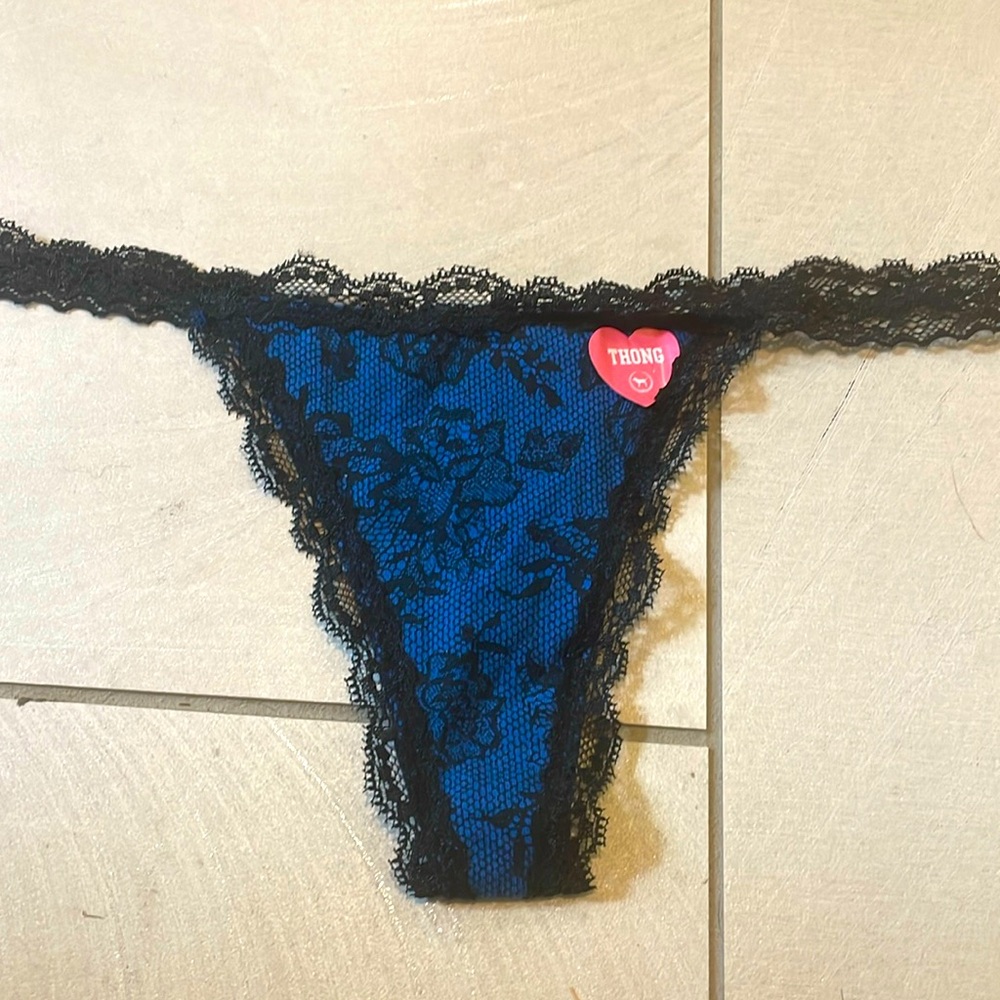NWT Victoria’s Secret pink lace thong S